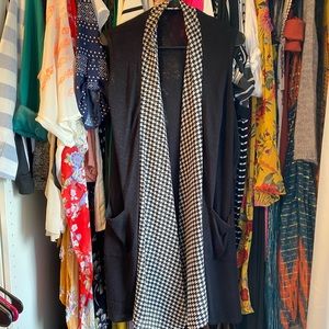 Sleeveless Shaw w/ Houndstooth Lapel